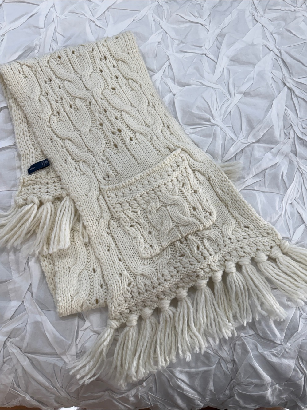 Gap Cream Cable Knit Fringe Scarf w/ Pockets